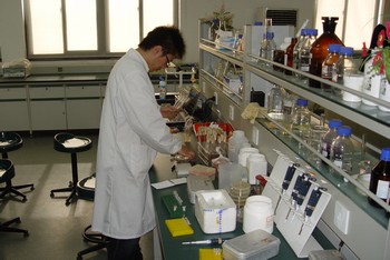 参观贵州亲子鉴定咨询机构实验室 10