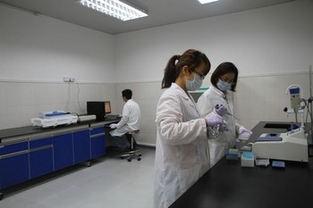 参观贵州亲子鉴定咨询机构实验室 29